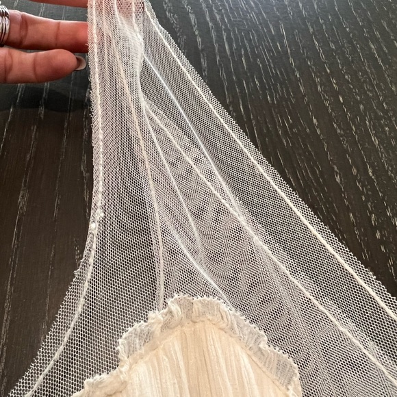 Stunning Ivory BCBG Max Azria Ivory tiered dress Sz 4 - Picture 8 of 9